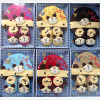 Baby Set Topi + Sepatu Boneka Cute Friends