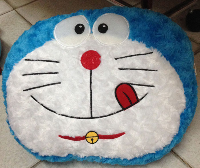Bantal Kepala Doraemon