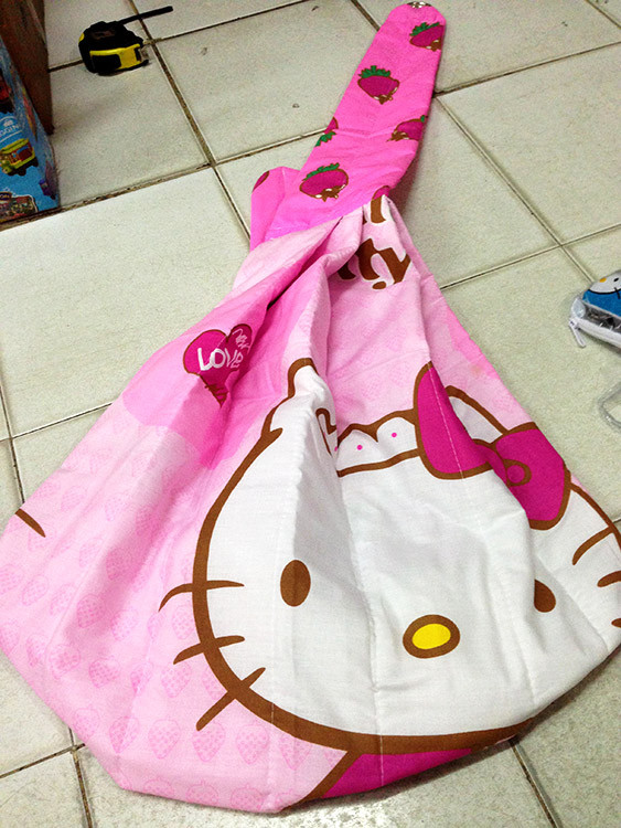 Gendongan Samping Hello Kitty Pink