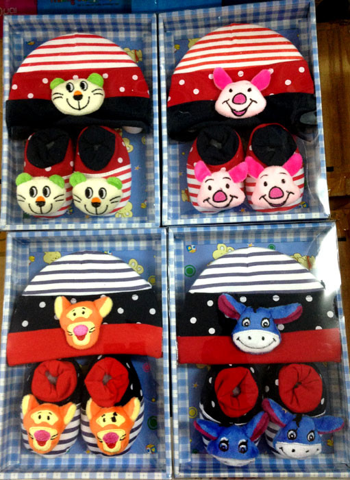 Baby Set Topi + Sepatu Mamimu Pooh Friends 16110009